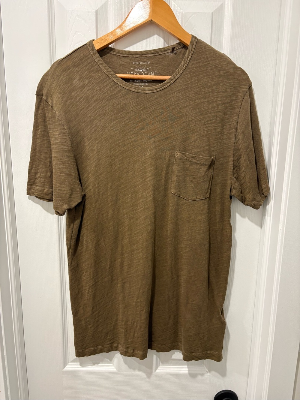 Lucky Brand Men's Olive Green Short-Sleeve Pocket Tee men’s medium